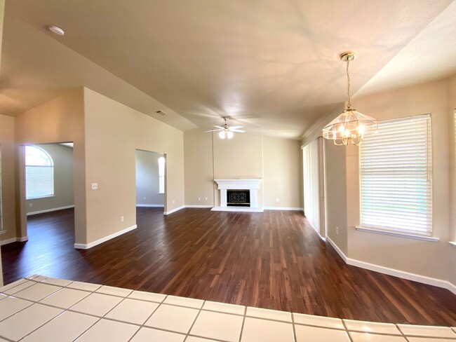 Building Photo - $2,295 Beautiful 3 Bedroom Home- Valentine...