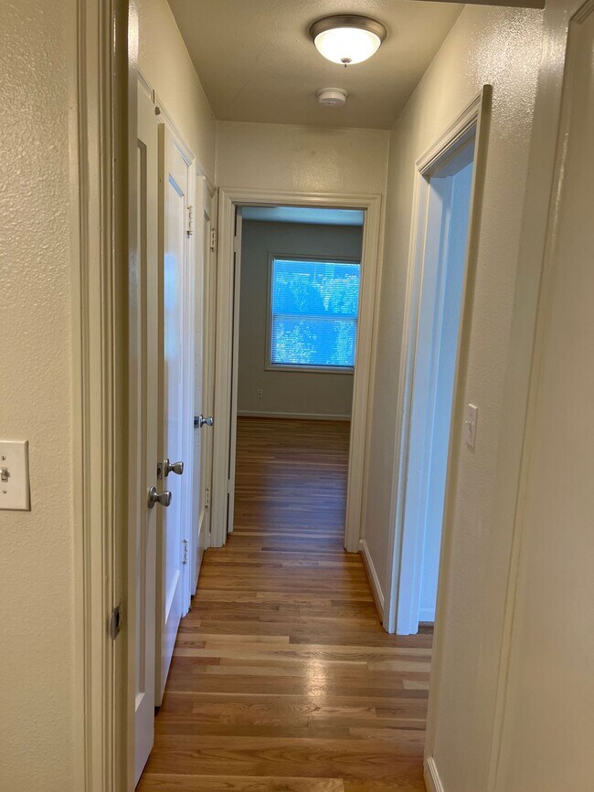 Building Photo - Arbor Lodge Court Greenspace 4-plex Storage Pets Parking