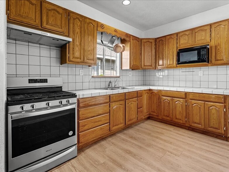 Building Photo - 1635 McCollum St