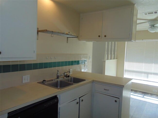 Building Photo - 317 Craigmont Dr