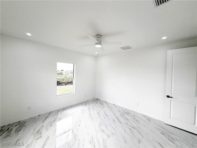 Building Photo - 852 Chipley St E