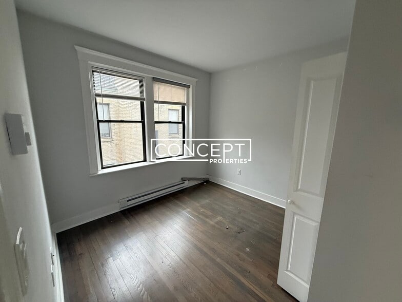 Building Photo - 81 Park Dr