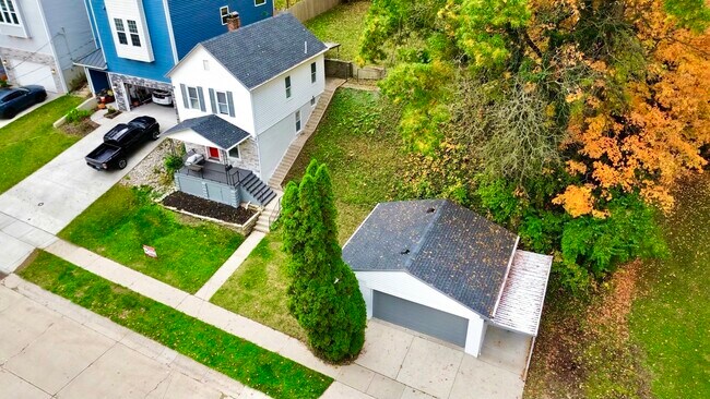 Building Photo - 6219 Bedford St