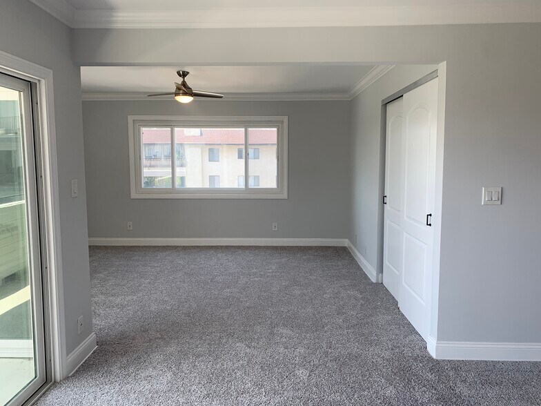 Den/Office - 7560 Hollywood Blvd