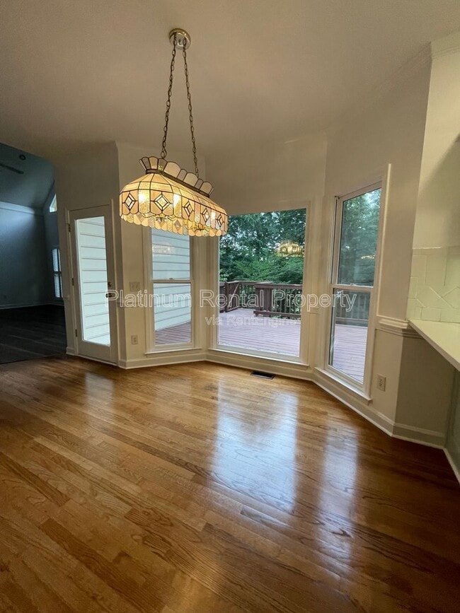 Building Photo - 870 Ingleside Dr