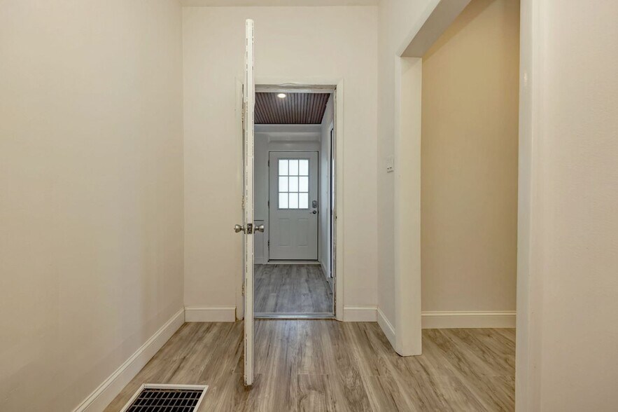 Building Photo - 330 Naugatuck Ave