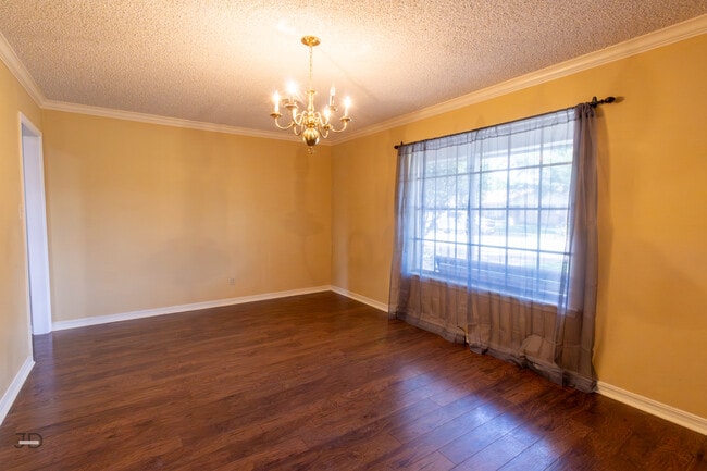 Building Photo - 1535 Primrose Dr