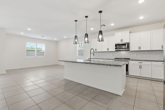 Building Photo - Stunning Queen Creek Home – Modern Comfort in the Spur Crossing Community