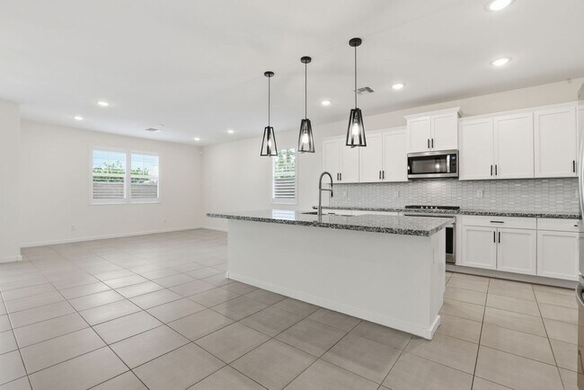 Building Photo - Stunning Queen Creek Home – Modern Comfort...