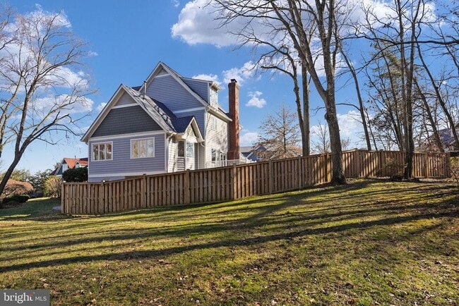 Building Photo - 2018 Swan Terrace
