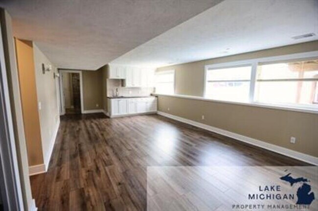 Building Photo - 8965 Plantation Dr SW
