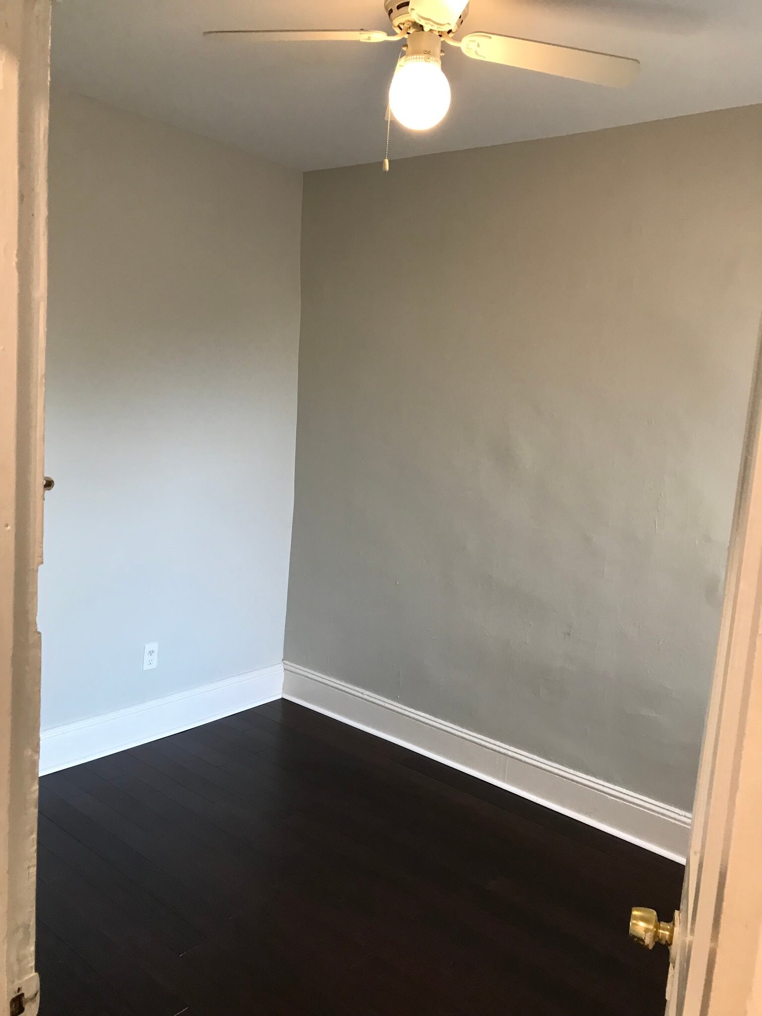 Building Photo - 6439 Glenmore Ave