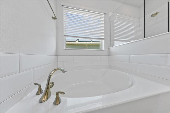 Building Photo - 15537 Mango Isle St