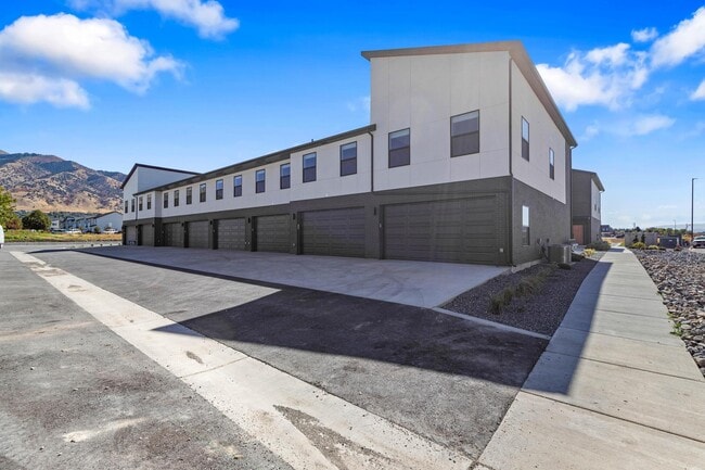 Building Photo - 35 N Gateway Dr