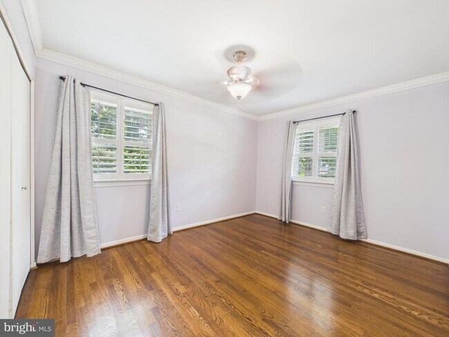 Building Photo - 9201 Cherrytree Dr