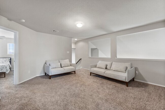 Building Photo - 18101 Woodpecker Trl