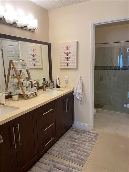 Building Photo - 8615 Jasmine Way