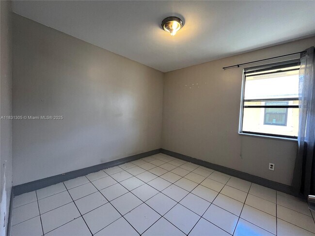 Building Photo - 450 NW 214th St