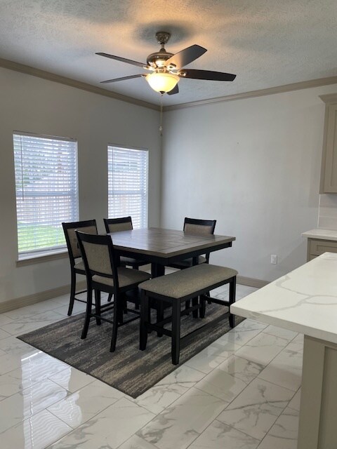 Dining - 2995 Pecos St