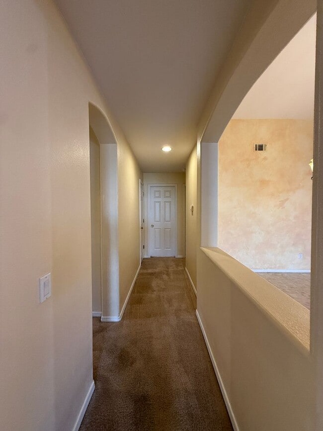 Building Photo - Spacious Single Story 4 Bedroom, 2 Bathroo...