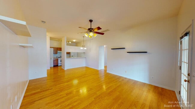 Building Photo - 2795 S Knightsbridge Cir