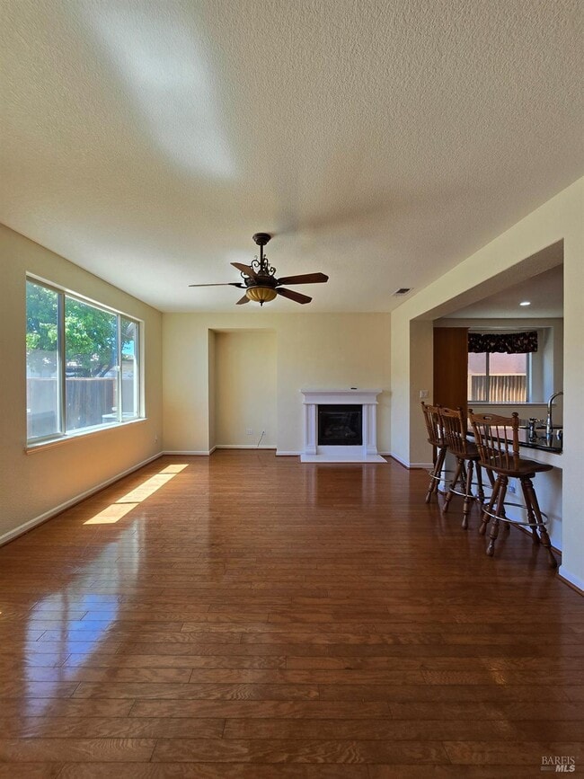 Building Photo - 548 White Pine St