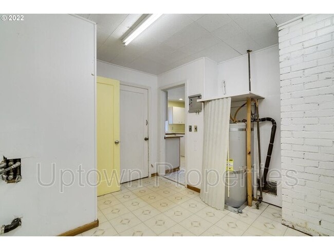 Building Photo - 6470 SW Old Scholls Ferry Rd