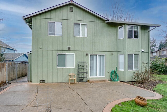 Building Photo - BEAUTIFUL FOUR BEDROOM LOCATED IN THE SHERWOOD SUB DIVISION