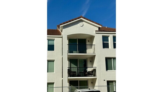 Building Photo - 719 Villa Cir
