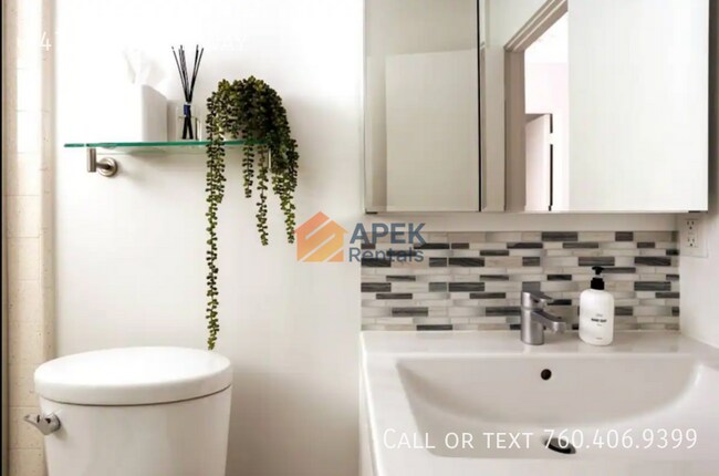 Building Photo - 547 N Sunrise Way