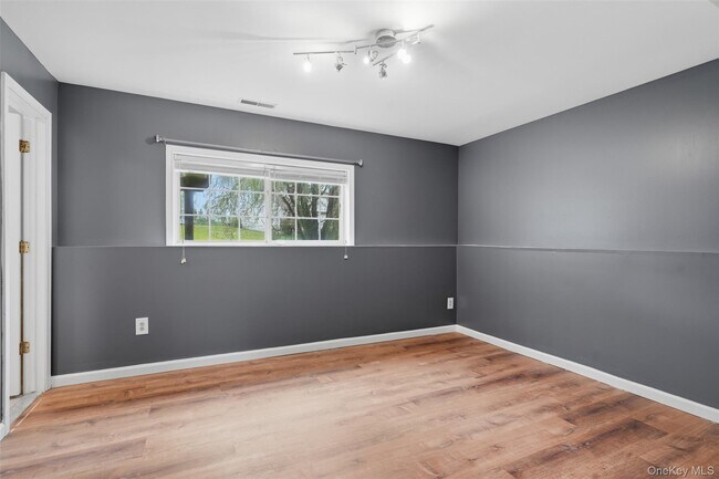 Building Photo - 17 Watkins Dr