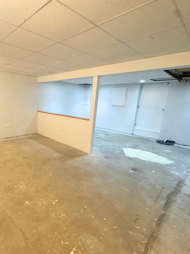 Building Photo - 842 Beech St
