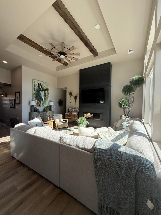 Building Photo - Your Private Oasis Awaits: Spacious 4BR Home with Premium Amenities