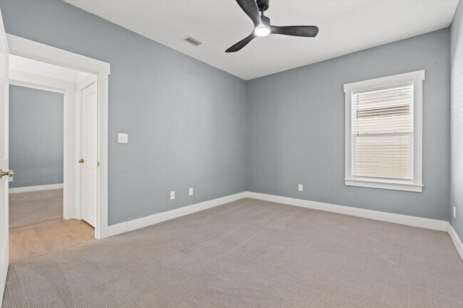 Building Photo - 655 Norman Ln