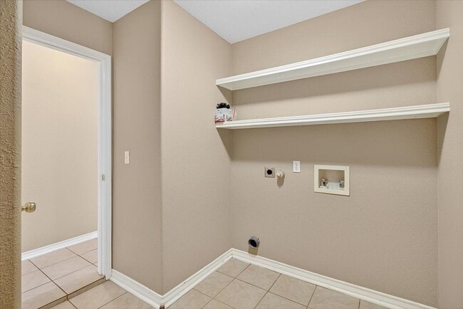 Building Photo - 5933 Brightwood Dr