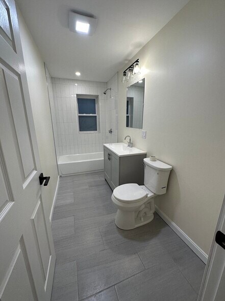 Building Photo - 29 Bartlett Cres