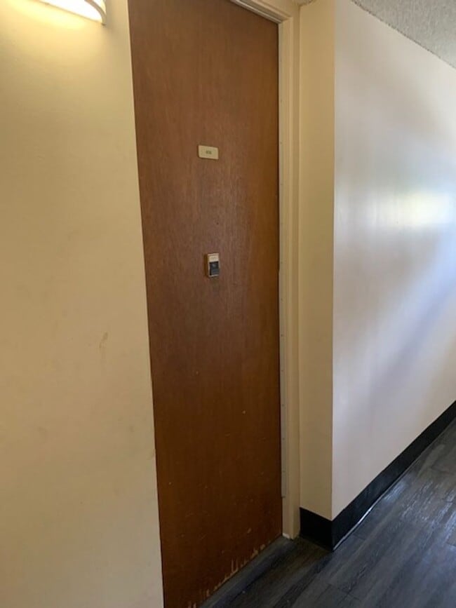 Building Photo - Lilikoi Building (Salt Lake) 1 bedroom, 1 bath Condo with 1 parking - Avail now!