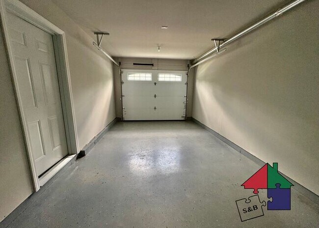 Building Photo - Room to Relax: 3BR/2.5BA Townhome in Milton