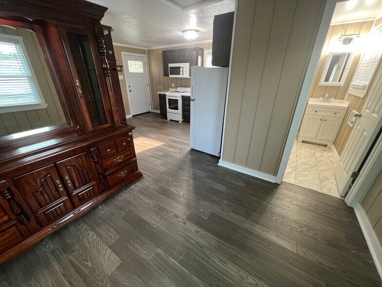 Building Photo - 2210 Broadway St