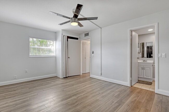 Building Photo - 611 Saxony Ln