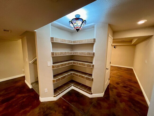 Building Photo - 5807 Zinfandel St