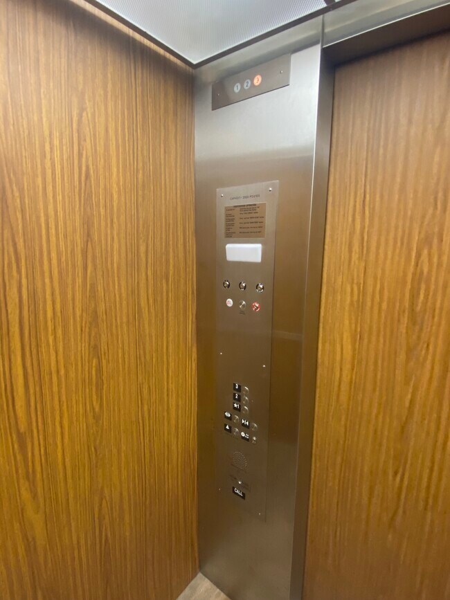 Building Photo - 214 S Kline St