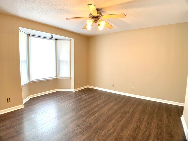 Building Photo - 511 Mallory Dr