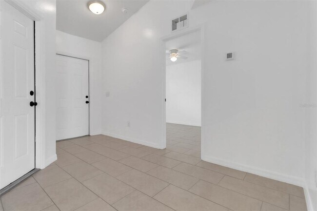Building Photo - 3524 SW 17th Ave