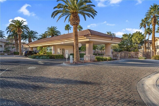 Building Photo - 2050 W Warm Springs Rd