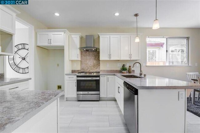 Building Photo - WONDERFUL SINGLE STORY DISCOVERY BAY CUL DE SAC LOCATION! COMPLETELY REMODELED HOME!!