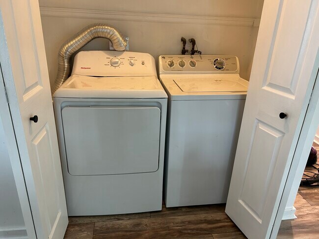 Building Photo - 1244 Snyder Rd