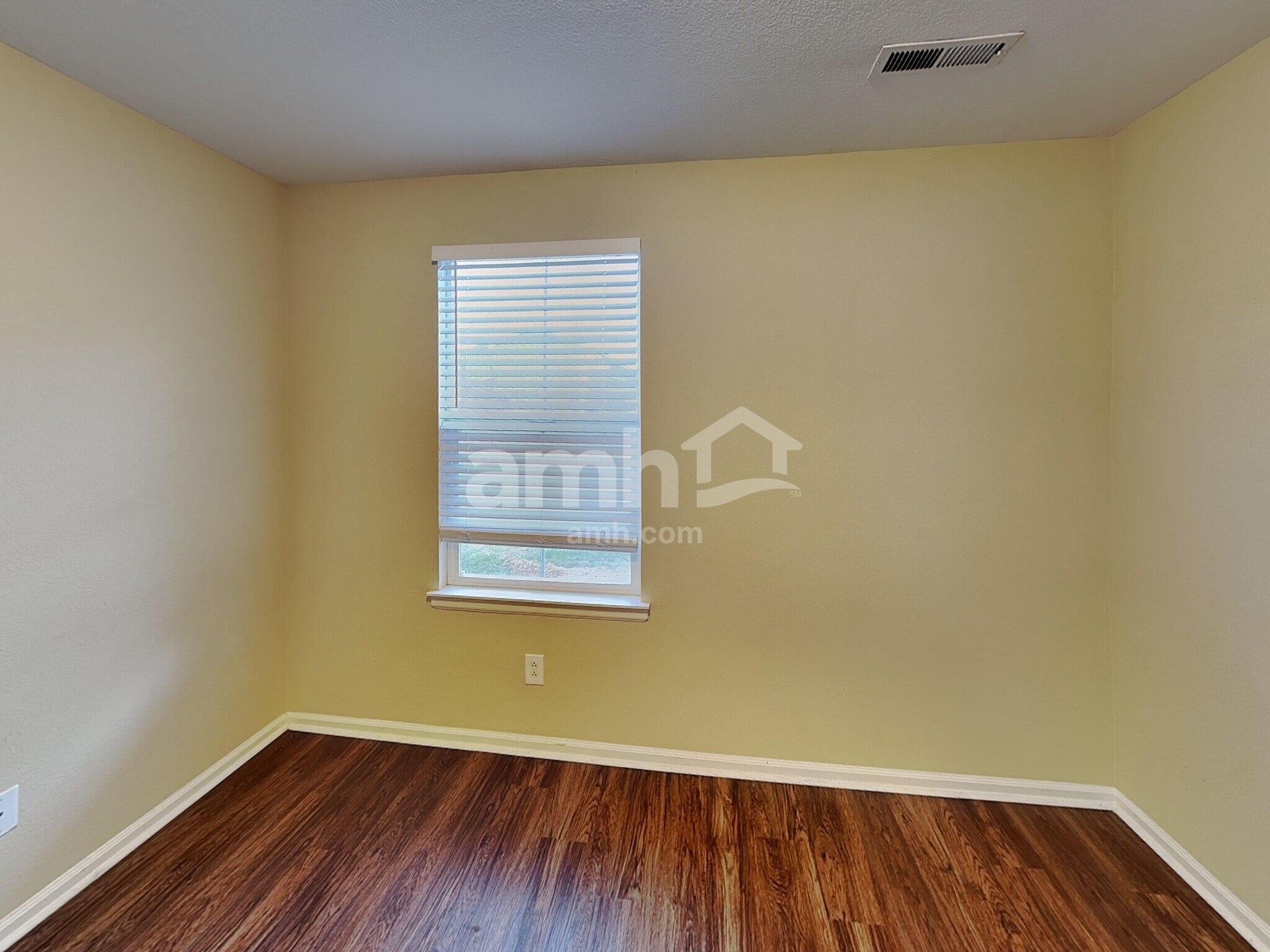 Building Photo - 810 Sunrise Dr