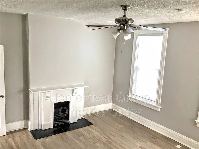 Building Photo - 122 Ash St