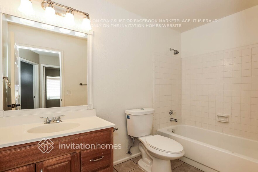 Building Photo - 822 E Gila Ln